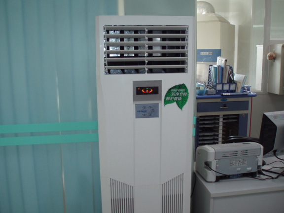 空氣凈化器放在住院部登記臺邊