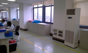 除濕機放在電裝車間手工電裝區